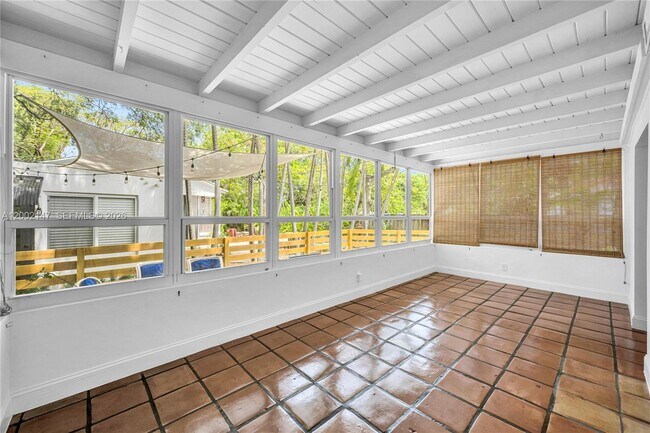 Building Photo - 429 NE 73rd St