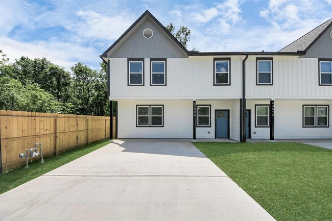 Building Photo - 8406 Tate St