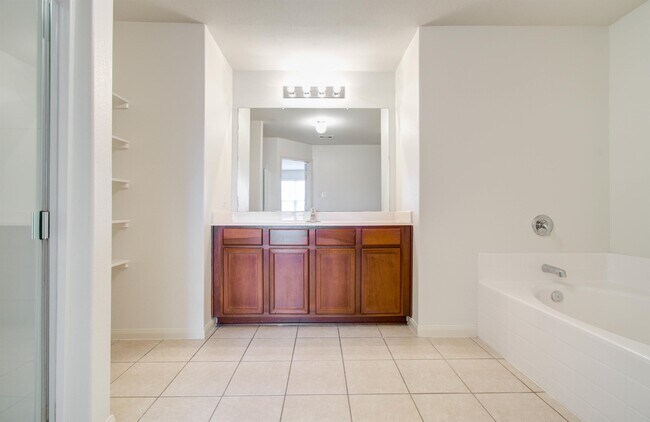 Building Photo - 8218 Hall View Dr