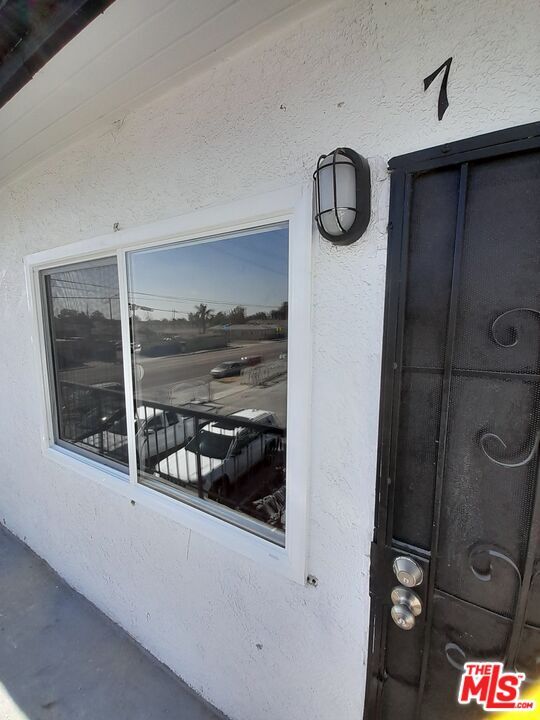 Building Photo - 10705 S Figueroa St