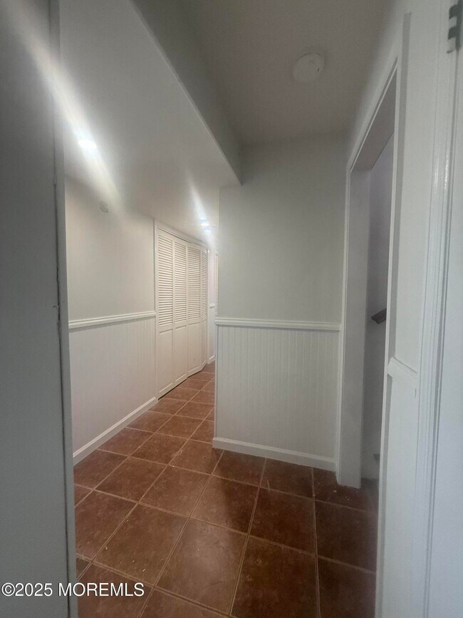 Building Photo - 117 Greymoor Rd