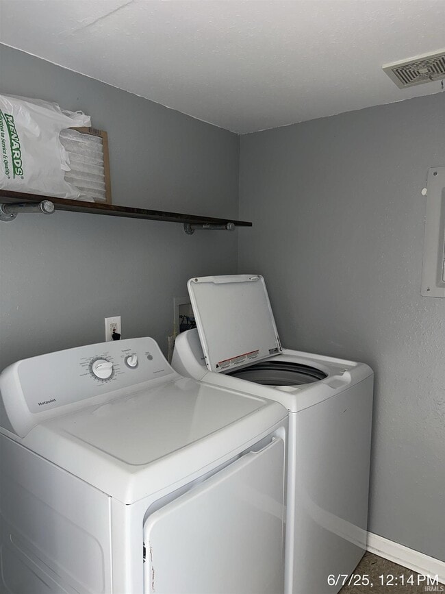 Building Photo - 41052 Gunter Ct