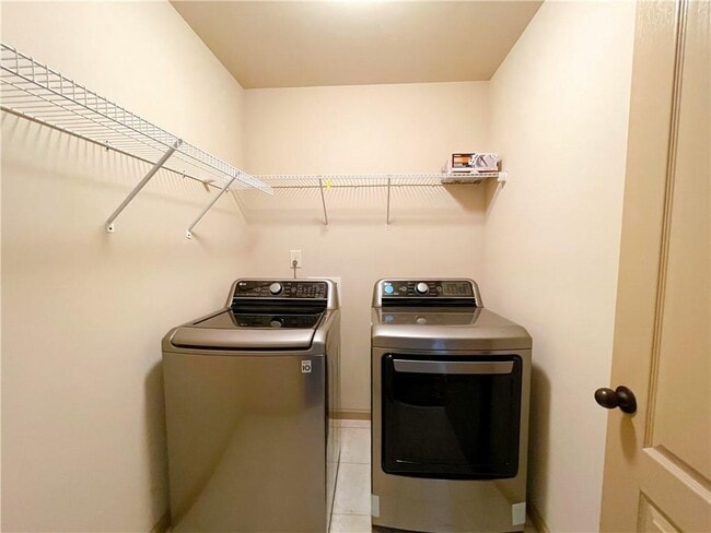 Building Photo - 1821 Bridle Rd