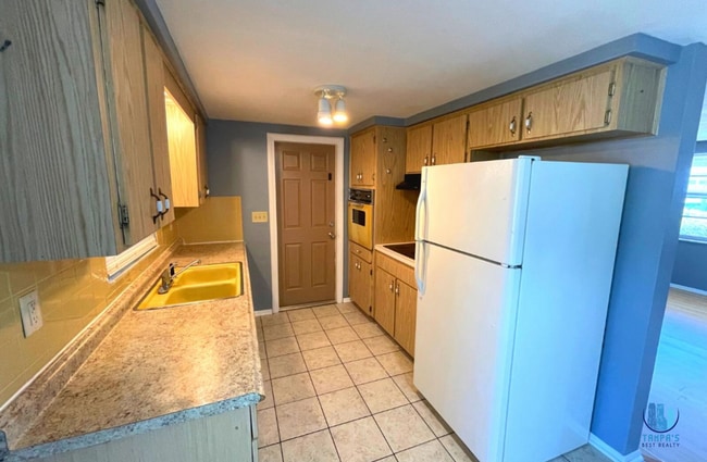 Building Photo - 2 bedroom, 1 bath, 1 car garage house with covered patio in Port Richey  *Available NOW*