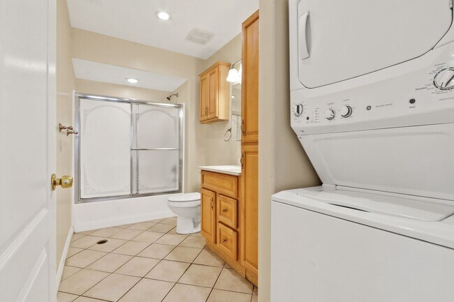 Building Photo - 2723 E 8th St