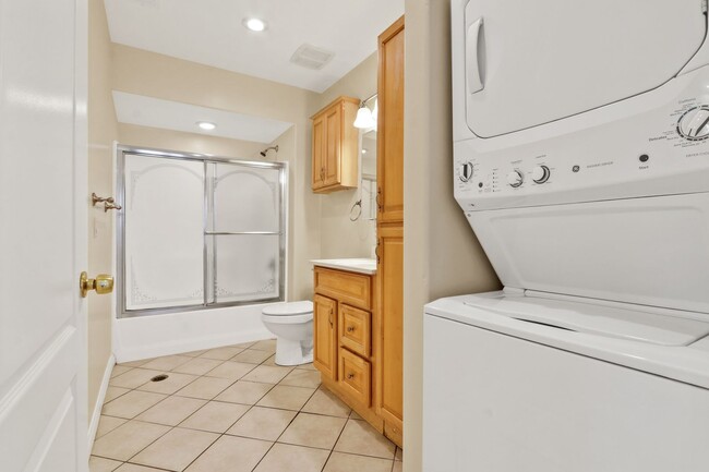 Building Photo - Charming Historic Rose Park Gem