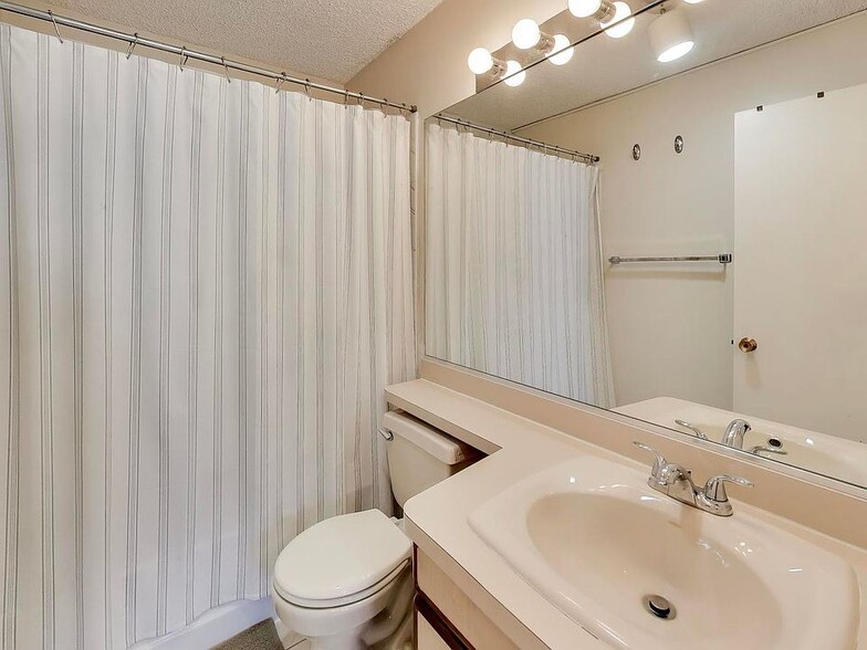 Building Photo - 2754 N Hampden Ct