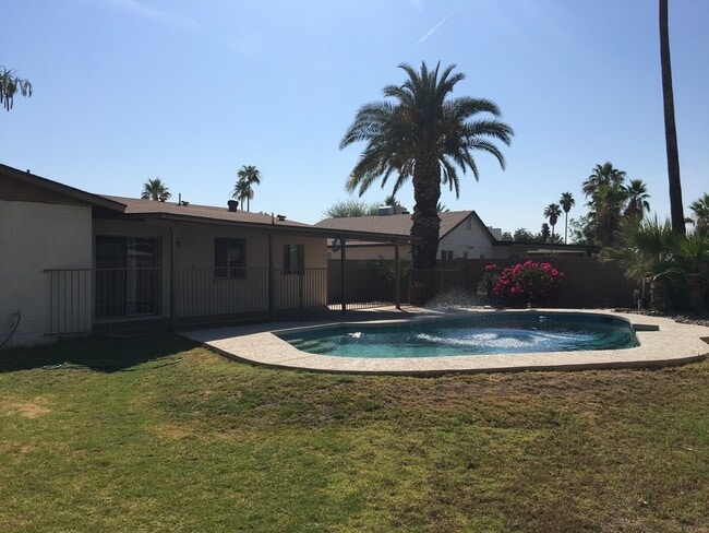 Building Photo - Tempe 4 Bed/ 2 Bath Single Story with Pool and Full Pool Service