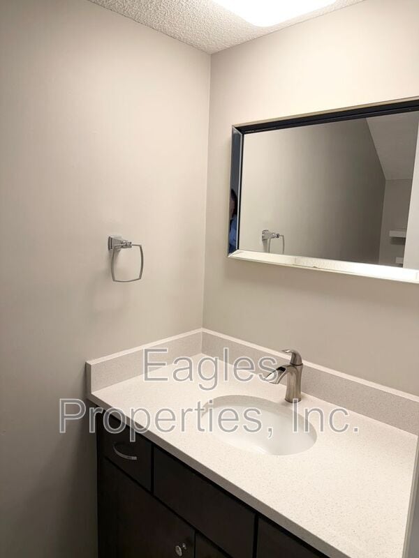 Building Photo - 2002 Stephens Ct