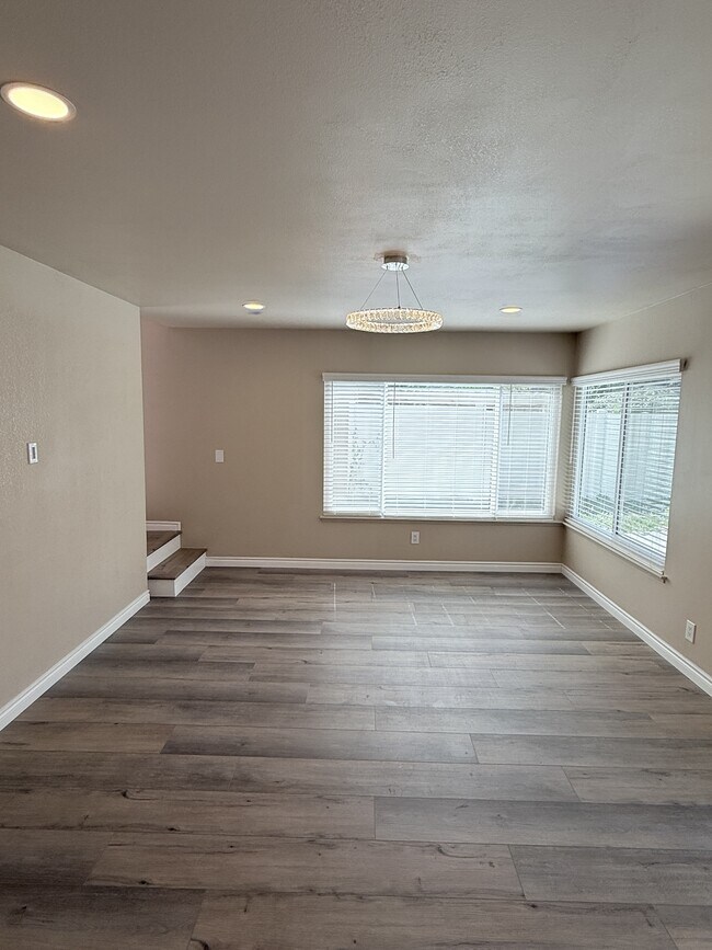 Building Photo - 435 Anacapa Cir