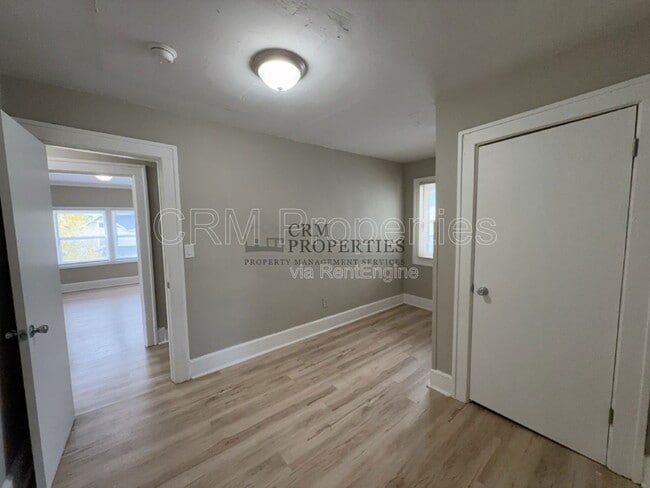 Building Photo - 301.5 N Temple Ave