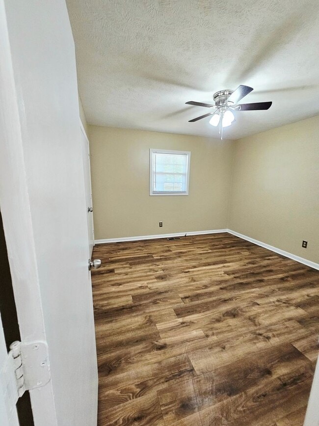 Building Photo - Updated Features