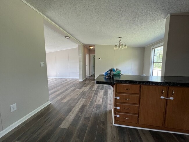 Building Photo - 253 Chicken Ln
