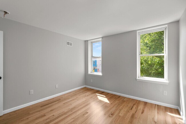 Building Photo - 2518 E Fayette St
