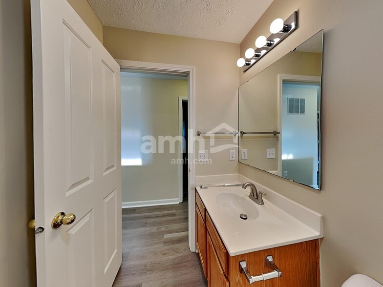 Building Photo - 18097 Kinder Oak Dr