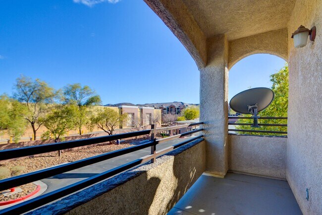 Building Photo - CLEAN, move in ready~GATED and super COMMUNITY!