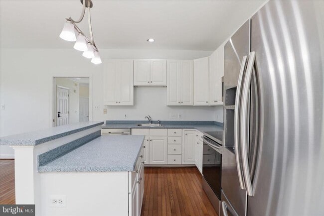 Building Photo - 981 Herons Run Ln