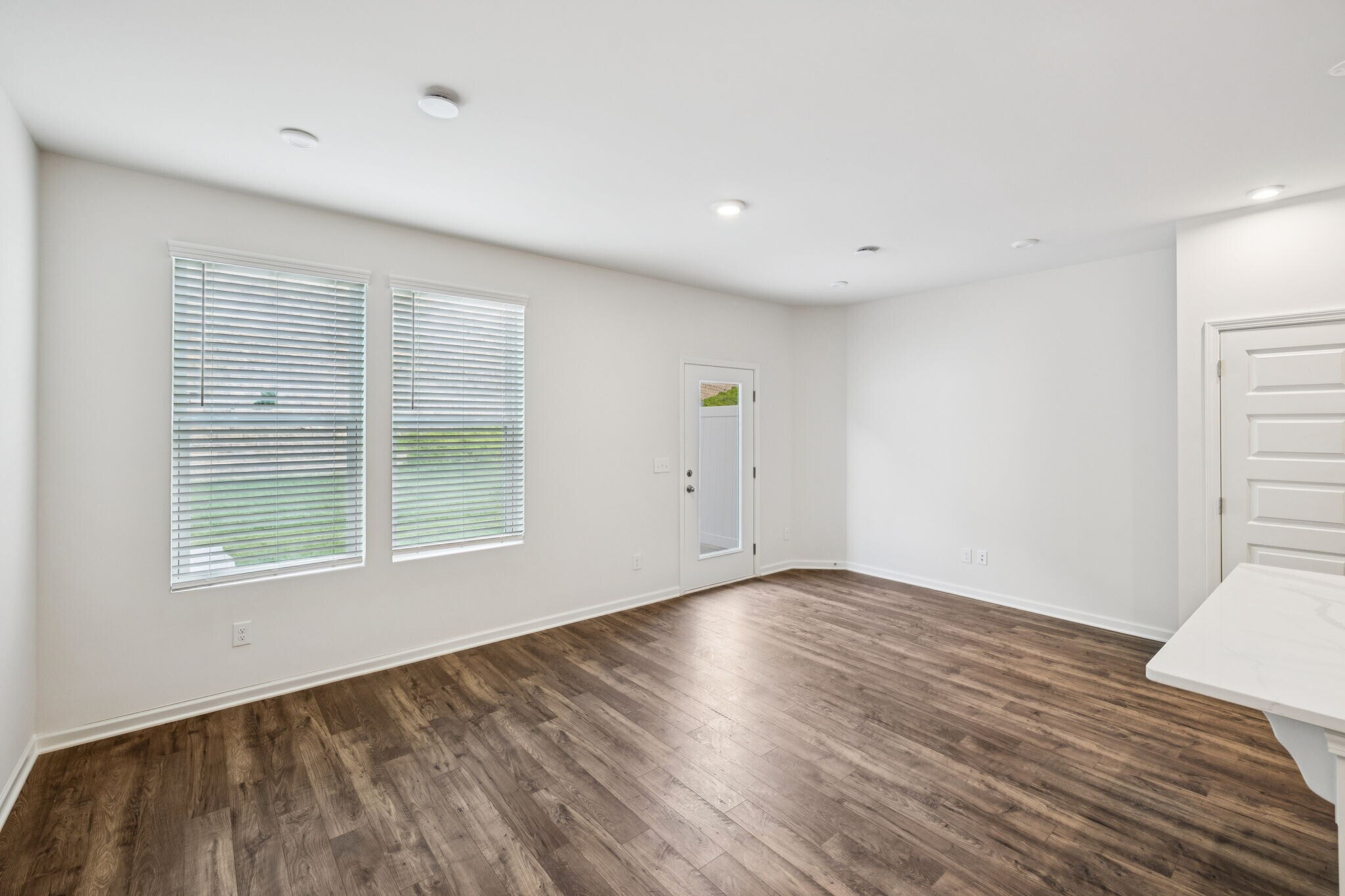 Building Photo - 5350 Bellflower Hls