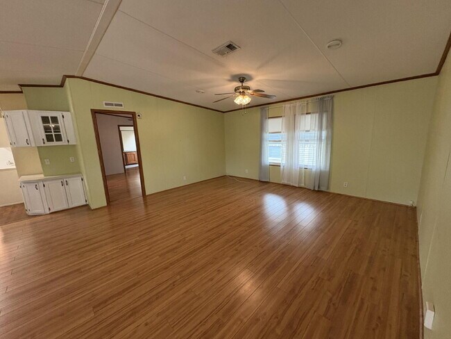 Building Photo - charming 3-bed, 2-bath home is located in the highly desired Strawberry Crest 55+ community