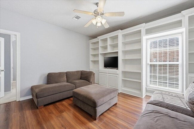 Building Photo - 2490 Amberwood Dr