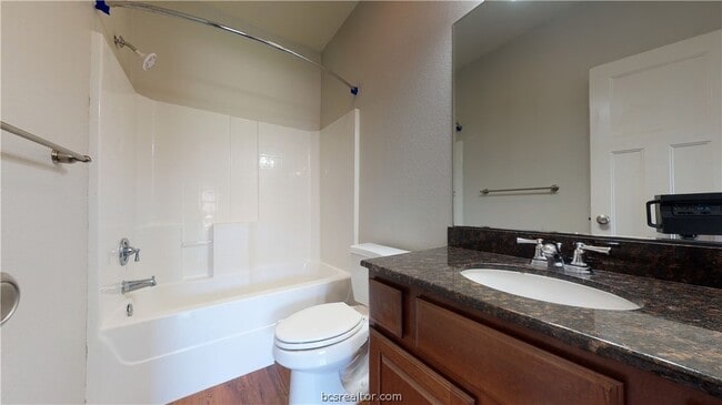 Building Photo - 2501 Horse Shoe Dr