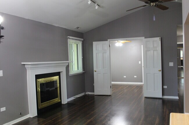 Building Photo - 356 Bloomfield Ln