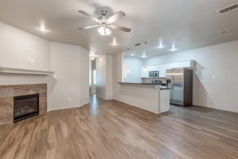 Building Photo - Great 3/3 perfect for roommates and close ...