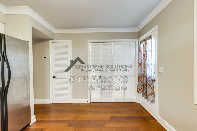 Building Photo - 717 Fox Ridge Dr