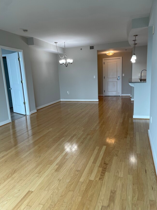 Building Photo - 3338 Peachtree Rd NE