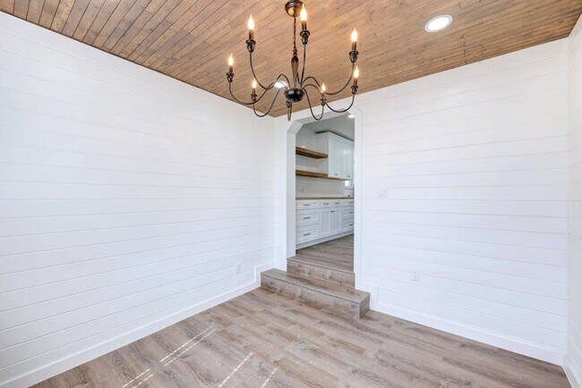 Building Photo - 801 Salem Ln