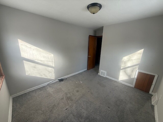 Building Photo - 15818 Maplewood Ave