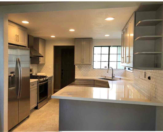 Building Photo - 526 Azores Cir
