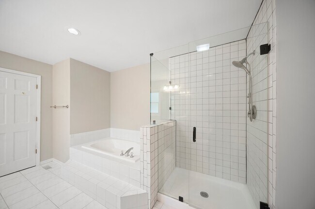 Building Photo - 310 Chesterfield Ln