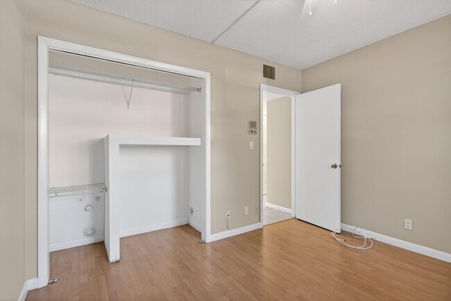 Building Photo - 1780 NE 39th Ct