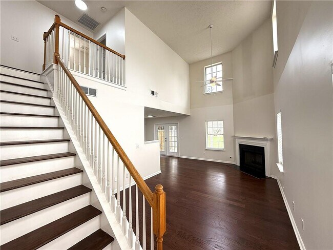 Building Photo - 2150 Lexington Ln