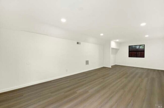 Building Photo - 324 Ohio St