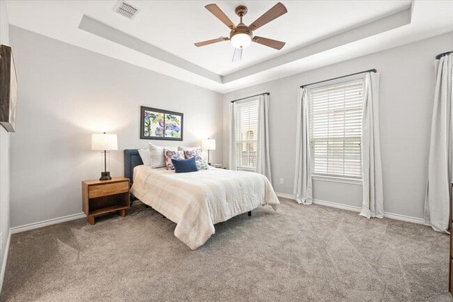 Building Photo - Welcome Home to the Heart of Addison!