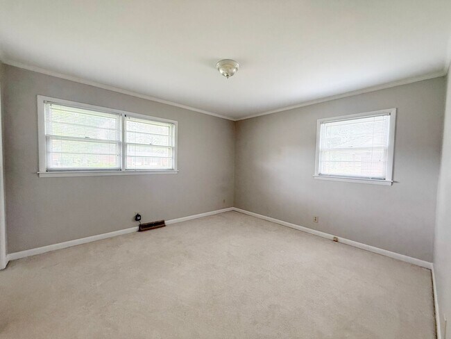 Building Photo - 3-Bedroom Home with Spacious Yard, Storage Shed & Natural Light