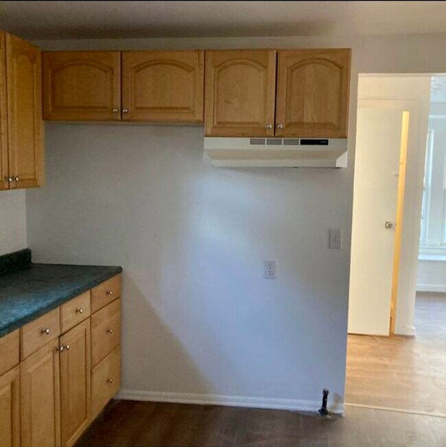 Building Photo - 42 Rosewood Ter