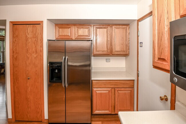 Building Photo - 162 Sherwood Ct
