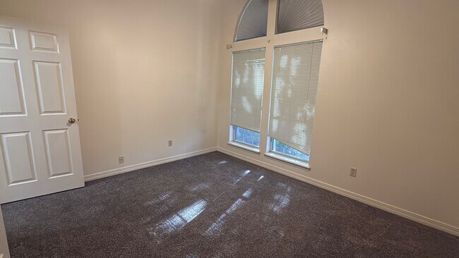 Building Photo - 2106 Middle Creek Blvd