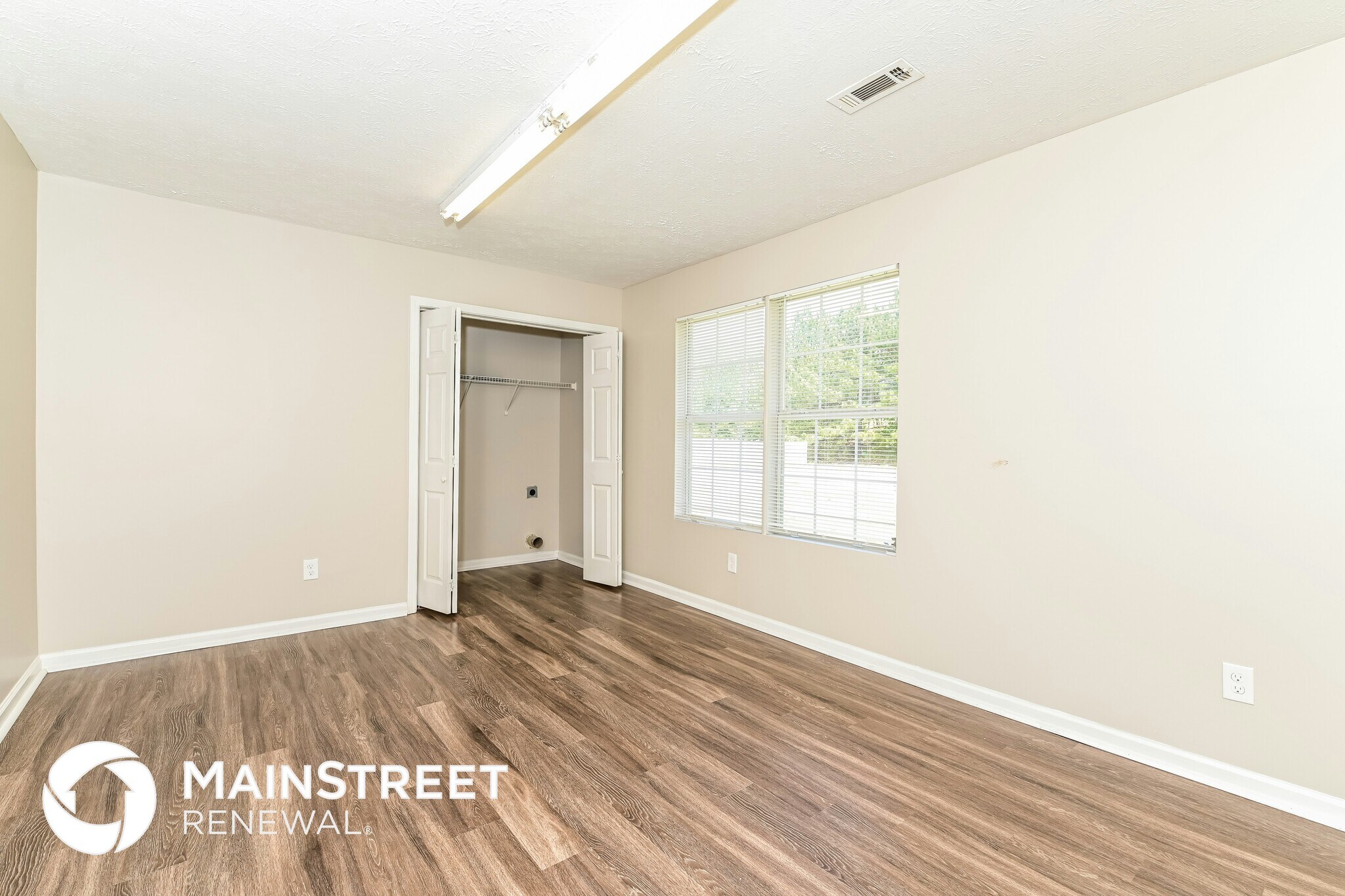 Building Photo - 107 Live Oak Dr