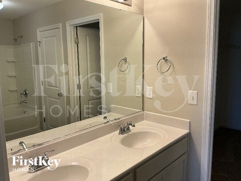 Building Photo - 5026 Apsley Dr