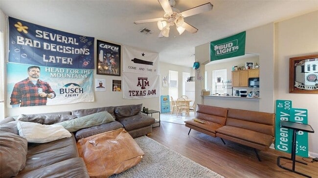 Building Photo - 2933 McLaren Dr