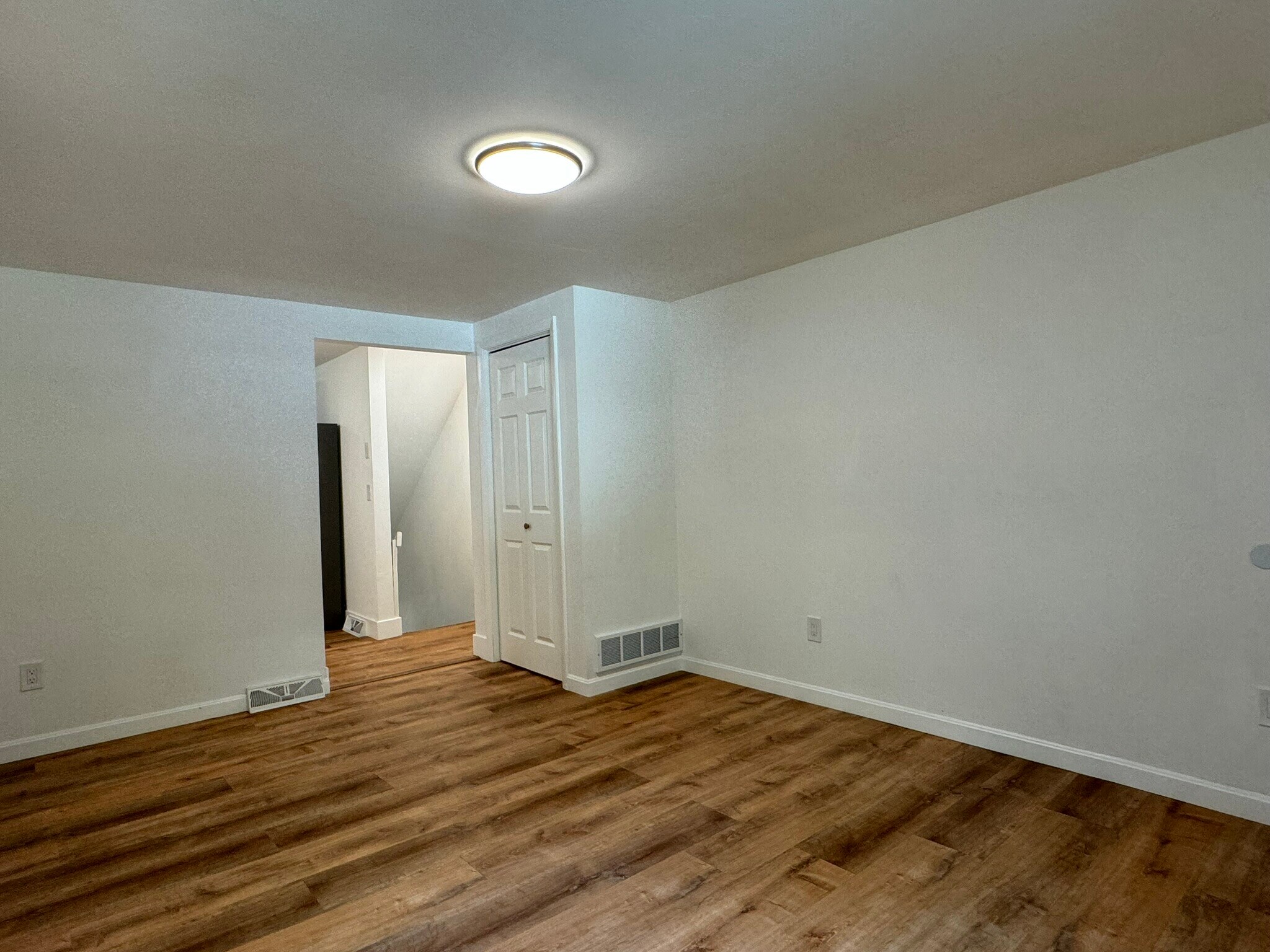 Building Photo - 225 Evergreen Ave