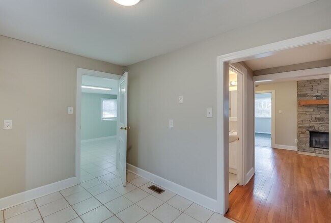 Building Photo - 396 Chilesburg Rd