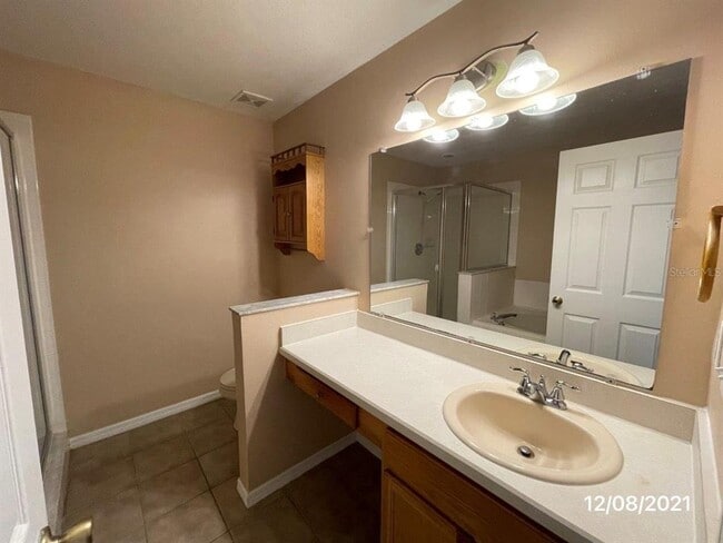 Building Photo - 551 Farmingham Ct