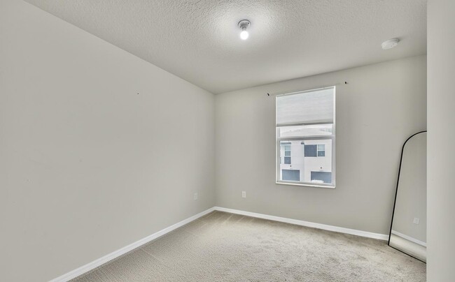 Building Photo - 3550 San Bernardino Wy