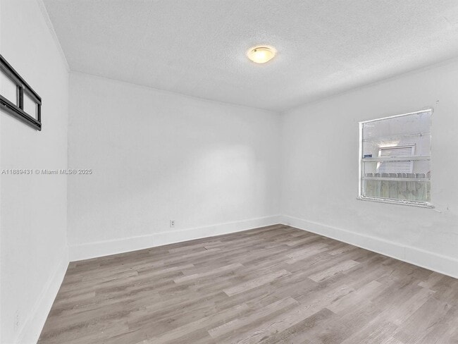 Building Photo - 1932 Dewey St