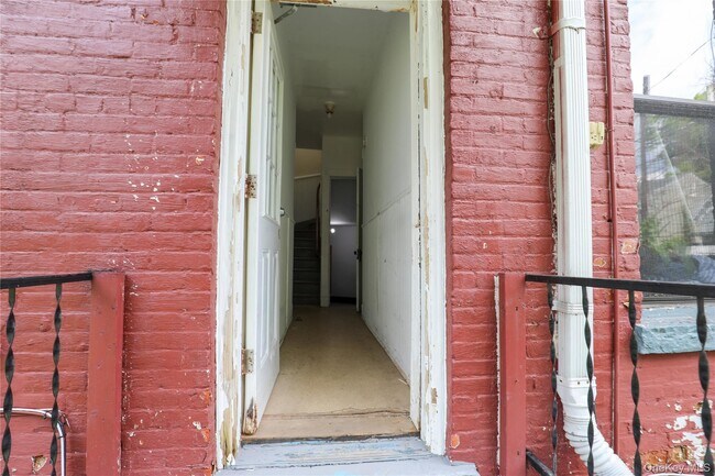Building Photo - 141 St James St